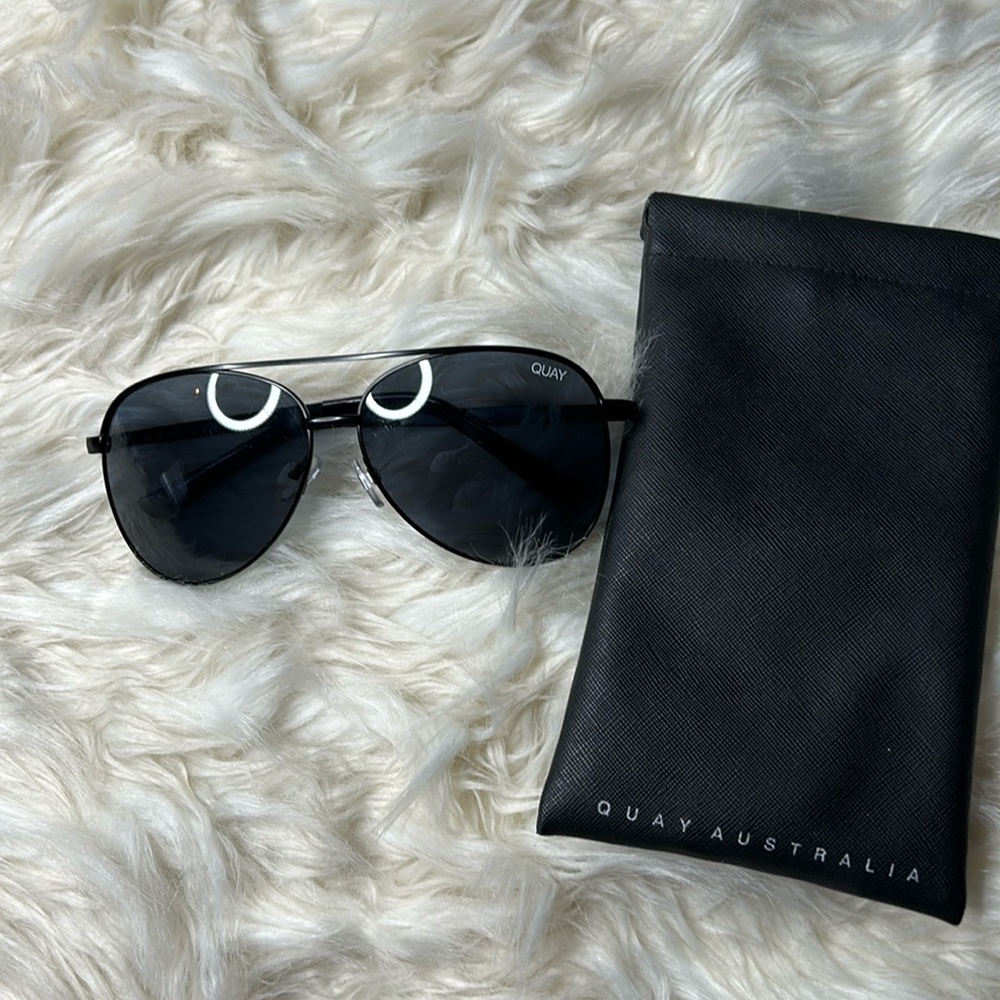 VIVIENNE Aviators Quay Australia Authentic